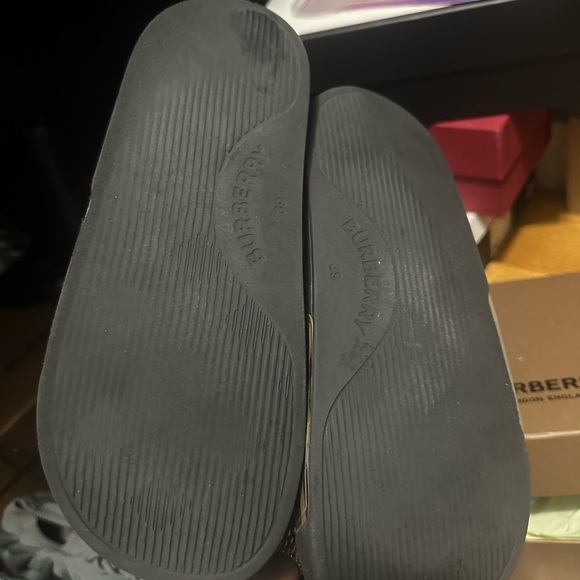 Burberry pool slides - Picture 3 of 4